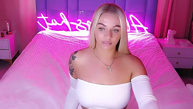 Snapshot of AllwaysHotJ chatting on 10/28/25, 03:10 AllwaysHotJ online show from 10/28/25, 03:10