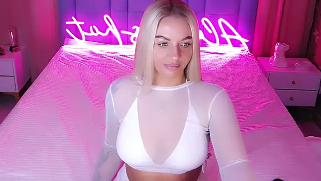 Snapshot of AllwaysHotJ chatting on 11/03/25, 02:13 AllwaysHotJ online show from 11/03/25, 02:13