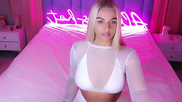 Snapshot of AllwaysHotJ chatting on 11/04/25, 02:10 AllwaysHotJ online show from 11/04/25, 02:10