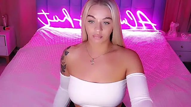 Snapshot of AllwaysHotJ chatting on 11/14/25, 02:10 AllwaysHotJ online show from 11/14/25, 02:10