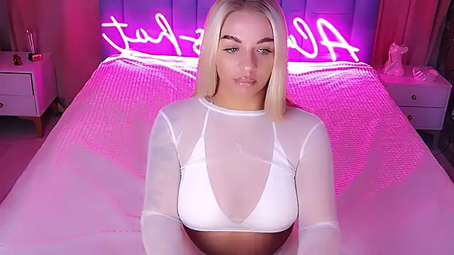 Snapshot of AllwaysHotJ chatting on 11/19/25, 02:22 AllwaysHotJ online show from 11/19/25, 02:22