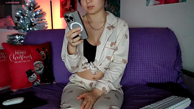 Snapshot of Lili_asian chatting on 12/18/24, 08:36 Lili asian online show from 12/18/24, 08:36