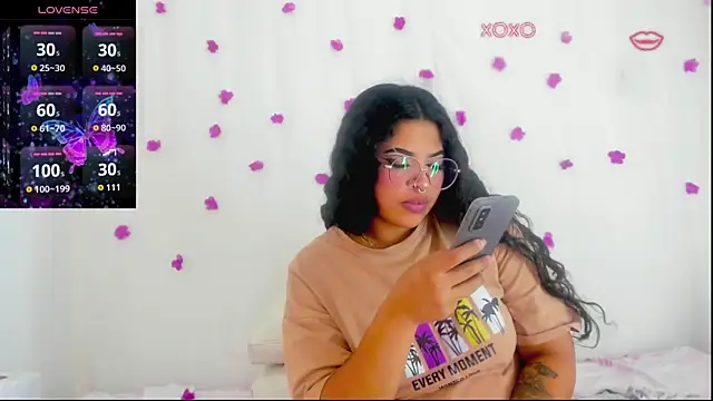 moana taylor online show from 10/08/25, 10:24