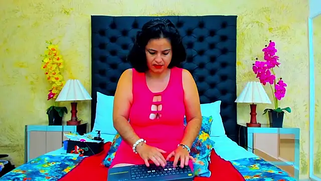 Snapshot of SaraBernarrd chatting on 01/09/25, 01:13 SaraBernarrd online show from 01/09/25, 01:13