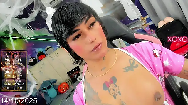 Snapshot of Nella_Dolls chatting on 10/14/25, 10:38 Nella Dolls online show from 10/14/25, 10:38