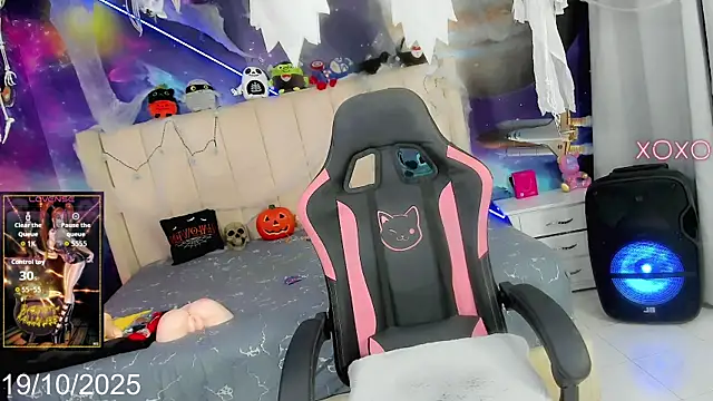 Snapshot of Nella_Dolls chatting on 10/19/25, 08:42 Nella Dolls online show from 10/19/25, 08:42