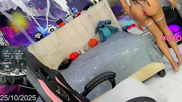 Snapshot of Nella_Dolls chatting on 10/25/25, 09:28 Nella Dolls online show from 10/25/25, 09:28