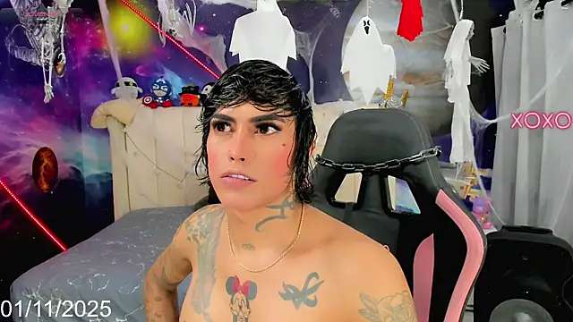 Snapshot of Nella_Dolls chatting on 11/03/25, 02:35 Nella Dolls online show from 11/03/25, 02:35