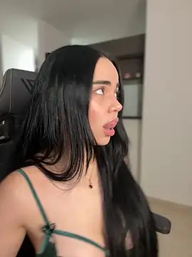 GeorginaJones online show from 10/29/25, 01:19