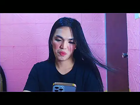 Snapshot of WONDERWOMAN2023 chatting on 11/03/25, 12:13 WONDERWOMAN2023 online show from 11/03/25, 12:13