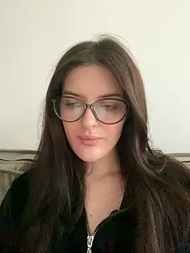 Snapshot of little_belucci chatting on 02/03/25, 02:24 little belucci online show from 02/03/25, 02:24