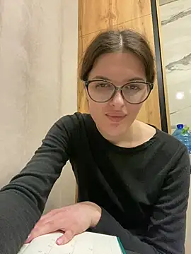 Snapshot of little_belucci chatting on 02/06/25, 04:03 little belucci online show from 02/06/25, 04:03