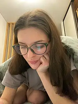 Snapshot of little_belucci chatting on 02/07/25, 06:24 little belucci online show from 02/07/25, 06:24