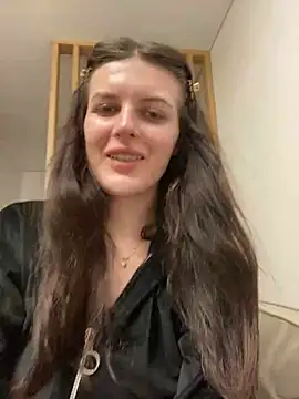 Snapshot of little_belucci chatting on 02/23/25, 06:34 little belucci online show from 02/23/25, 06:34