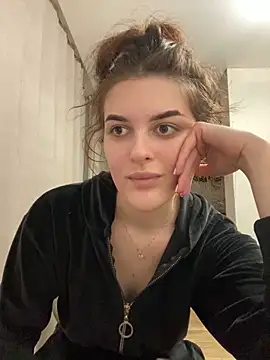 Snapshot of little_belucci chatting on 03/13/25, 06:23 little belucci online show from 03/13/25, 06:23
