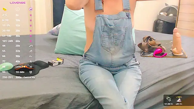 Snapshot of crazywoman34 chatting on 02/06/25, 11:43 crazywoman34 online show from 02/06/25, 11:43