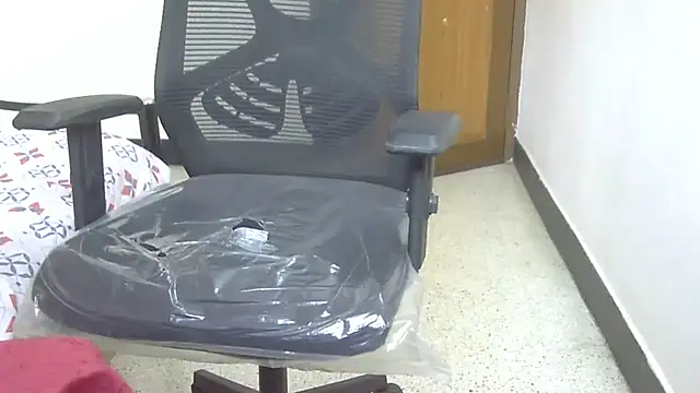 Snapshot of Nithya_forever chatting on 11/21/25, 05:17 Nithya forever online show from 11/21/25, 05:17