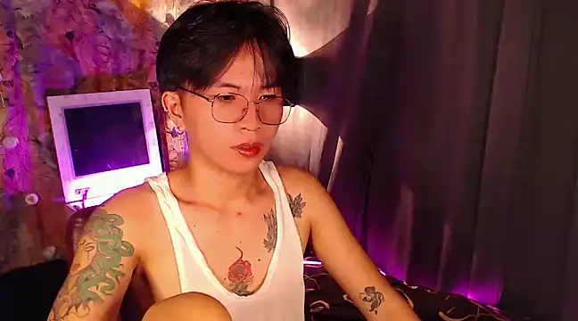 Snapshot of Sexy_Handsome_Drex chatting on 12/13/24, 12:50 Sexy Handsome Drex online show from 12/13/24, 12:50