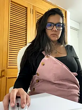 Snapshot of SWEETLILY18 chatting on 10/07/25, 10:40 SWEETLILY18 online show from 10/07/25, 10:40