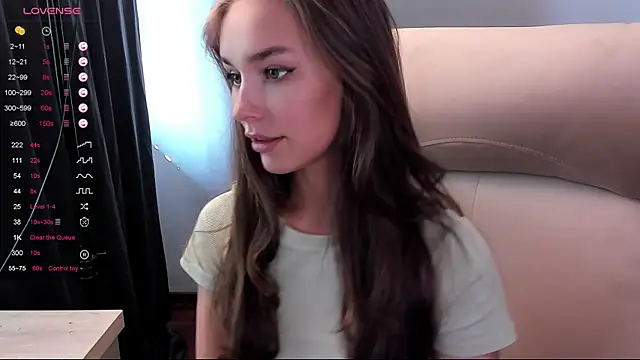 Snapshot of AliceOrlova chatting on 09/19/25, 09:11 AliceOrlova online show from 09/19/25, 09:11