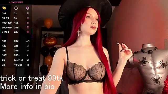 Snapshot of SophiaFlorence chatting on 10/29/25, 12:51 SophiaFlorence online show from 10/29/25, 12:51