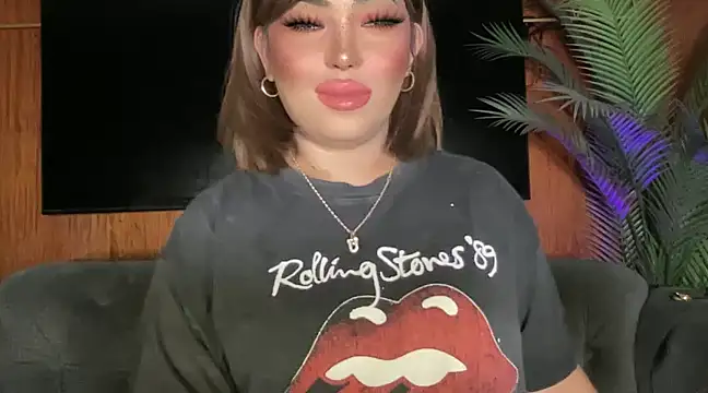 Snapshot of BigDominaMia chatting on 02/02/25, 03:28 BigDominaMia online show from 02/02/25, 03:28