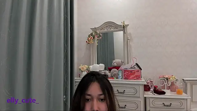 Snapshot of Elly_Cute chatting on 01/12/25, 08:14 Elly Cute online show from 01/12/25, 08:14