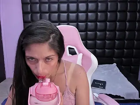 AnnyMilet  online show from 11/07/25, 11:05