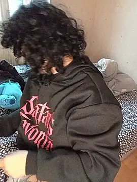 callmelouve online show from 10/17/25, 04:31