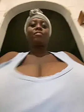 Snapshot of Biggblackboobs chatting on 03/18/25, 01:43 Biggblackboobs online show from 03/18/25, 01:43