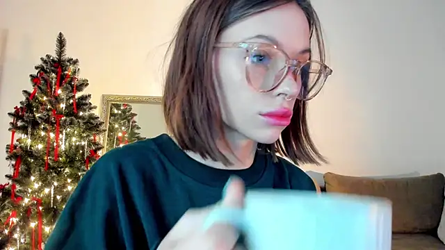 Snapshot of Kossie_ chatting on 12/22/24, 07:11 Kossie  online show from 12/22/24, 07:11