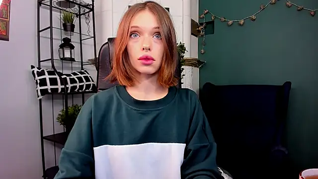 Snapshot of Kossie_ chatting on 12/28/24, 10:25 Kossie  online show from 12/28/24, 10:25