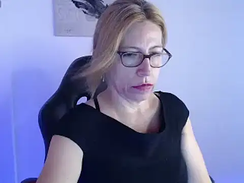 Snapshot of Chayla_Ruiz chatting on 12/10/24, 04:17 Chayla Ruiz online show from 12/10/24, 04:17