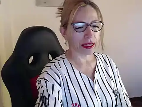 Snapshot of Chayla_Ruiz chatting on 12/13/24, 12:39 Chayla Ruiz online show from 12/13/24, 12:39