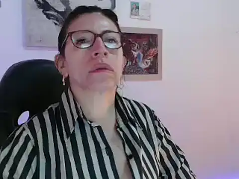 Snapshot of Chayla_Ruiz chatting on 12/27/24, 01:28 Chayla Ruiz online show from 12/27/24, 01:28