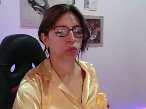 Snapshot of Chayla_Ruiz chatting on 01/08/25, 04:11 Chayla Ruiz online show from 01/08/25, 04:11