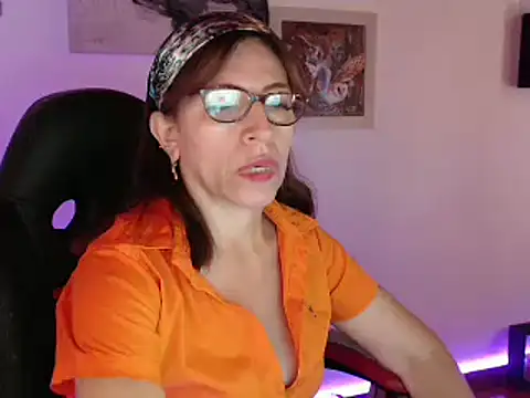 Snapshot of Chayla_Ruiz chatting on 02/11/25, 04:46 Chayla Ruiz online show from 02/11/25, 04:46