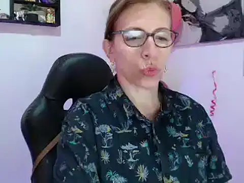 Snapshot of Chayla_Ruiz chatting on 02/24/25, 04:26 Chayla Ruiz online show from 02/24/25, 04:26