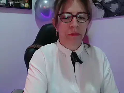 Snapshot of Chayla_Ruiz chatting on 03/04/25, 06:39 Chayla Ruiz online show from 03/04/25, 06:39