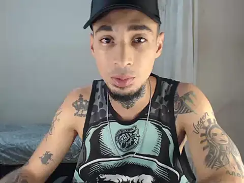 Snapshot of emiliano_hottt chatting on 12/15/24, 09:56 emiliano hottt online show from 12/15/24, 09:56