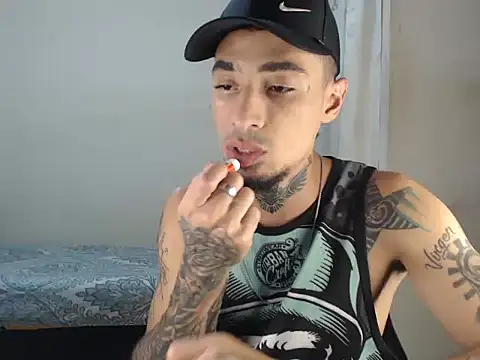 Snapshot of emiliano_hottt chatting on 12/15/24, 07:53 emiliano hottt online show from 12/15/24, 07:53