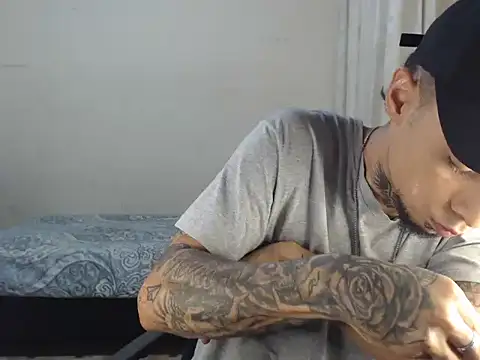 Snapshot of emiliano_hottt chatting on 01/26/25, 10:46 emiliano hottt online show from 01/26/25, 10:46