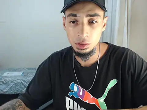 Snapshot of emiliano_hottt chatting on 01/28/25, 11:39 emiliano hottt online show from 01/28/25, 11:39