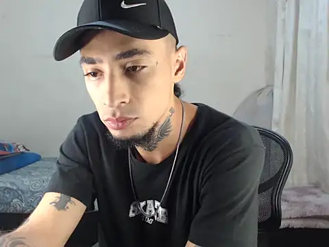 Snapshot of emiliano_hottt chatting on 03/08/25, 05:38 emiliano hottt online show from 03/08/25, 05:38