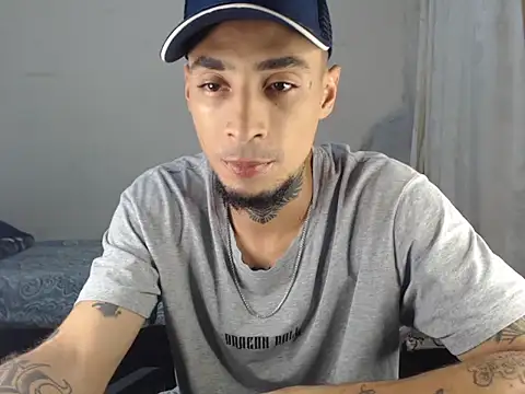 Snapshot of emiliano_hottt chatting on 03/09/25, 03:43 emiliano hottt online show from 03/09/25, 03:43