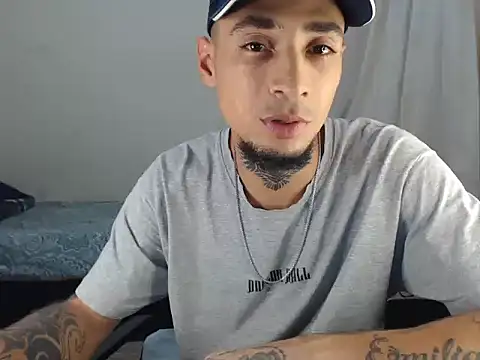 Snapshot of emiliano_hottt chatting on 03/09/25, 07:12 emiliano hottt online show from 03/09/25, 07:12