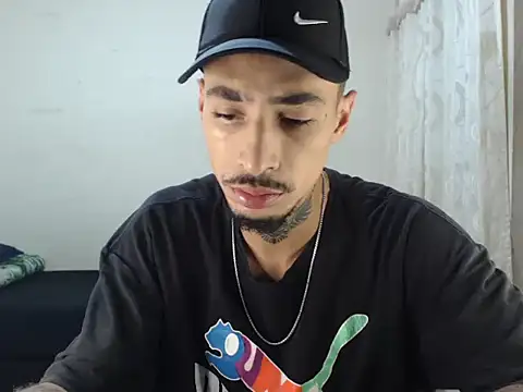 Snapshot of emiliano_hottt chatting on 10/12/25, 03:55 emiliano hottt online show from 10/12/25, 03:55