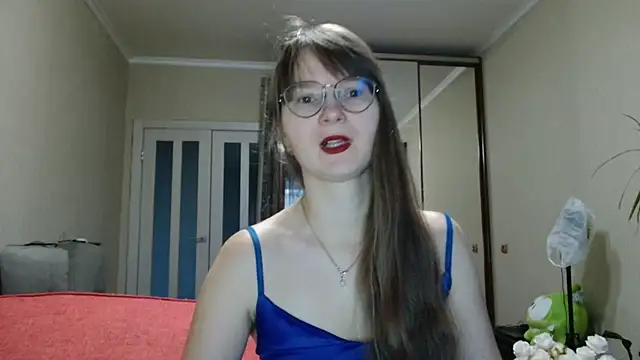 KiraGoldens online show from 10/26/25, 05:35