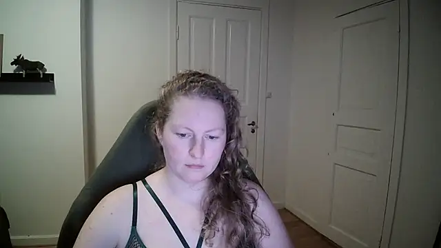 Girlnina-1995 online show from 12/10/24, 05:11