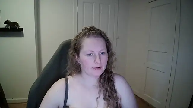 Girlnina-1995 online show from 12/12/24, 12:33